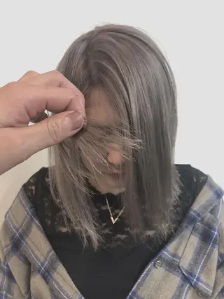 ミディアム カラー 360°キレイな ショートカットのヘアスタイル