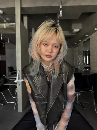ミディアム 海外レイヤー/ ブロンドKazuhaのヘアスタイル
