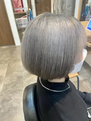 ショート ブリーチなしベージュ カラー佐藤華厘のヘアスタイル