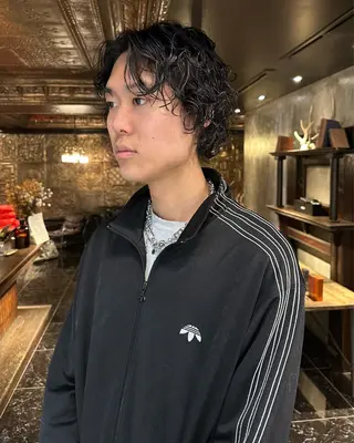 ミディアム パーマ メンズ グランジヘア 無造作ヘアHYUGAのヘアスタイル