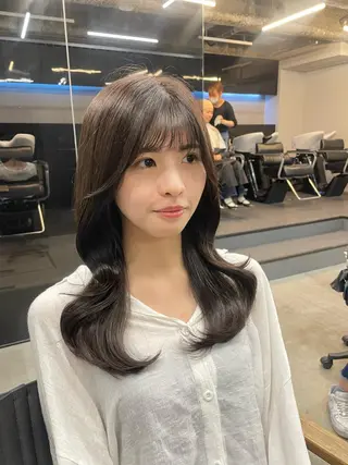 セミロング 伊藤 莉奈　韓国ヘアのヘアスタイル