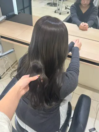 ロング カラー ひなの🫧ベージュ系 艶カラーのヘアスタイル