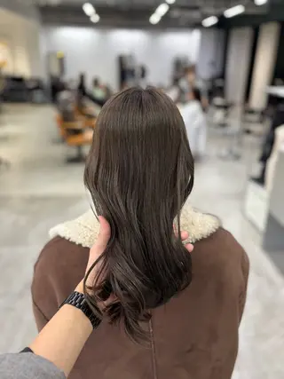 ロング カラー ✨️赤み消しカラー/ ミルクティーベージュのヘアスタイル