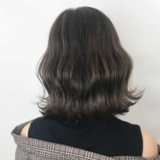 ミディアム カラー オリーブ/アッシュ やわらか透明感カラーのヘアスタイル