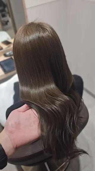 ロング カラー 縮毛矯正をしている人 のためのカラーのヘアスタイル