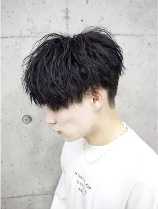 ショート パーマ メンズ 東 拓己のヘアスタイル