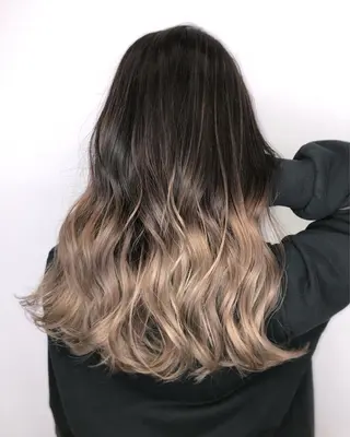 セミロング 手島 カミラのヘアスタイル