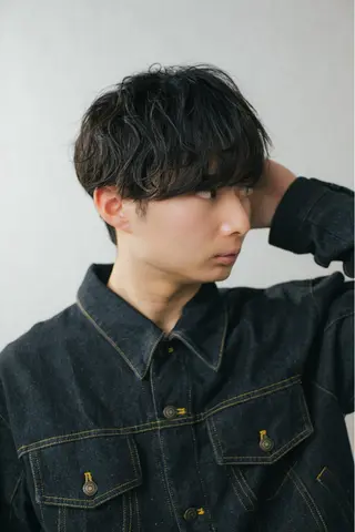 ショート カラー パーマ メンズ 【シャドウパーマ センターパート】義心のヘアスタイル