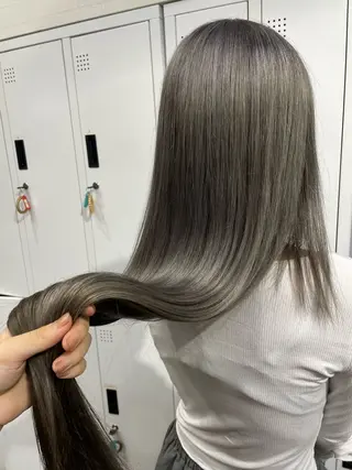 ロング 横浜🦋ハイトーン 🫐シャドウルーツのヘアスタイル