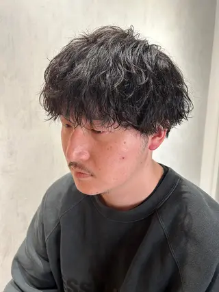 ショート パーマ メンズ 篠原 一成のヘアスタイル