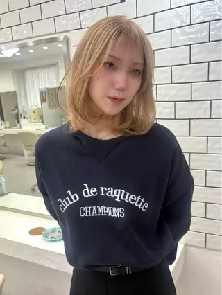 ミディアム カラー LOMARLIE JURIAのヘアスタイル