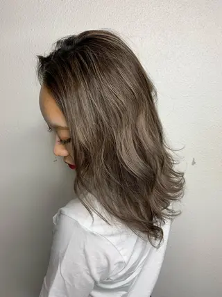 セミロング カラー 似合わせ/ブリーチ カラー.岡田友仁のヘアスタイル