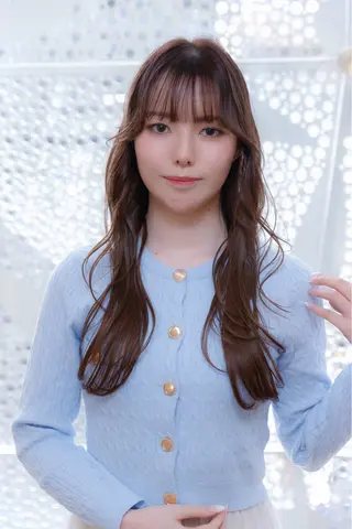セミロング 頭から整える美容師 松田のヘアスタイル