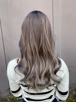 ロング カラー 山西 真琴のヘアスタイル