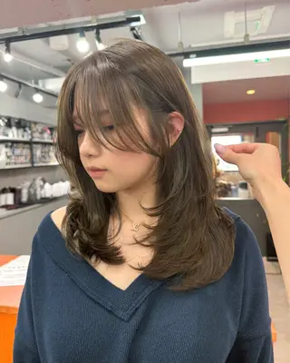 セミロング カラー ミルクティーベージュ ❤︎レイヤー　MIAのヘアスタイル