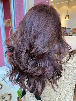 セミロング デザインカラー✨新倉 佑奈のヘアスタイル