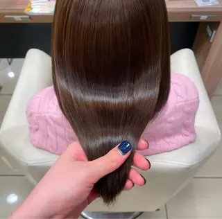 ミディアム パーマ 垢抜け小顔レイヤー オリーブ/スミレのヘアスタイル