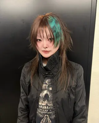 セミロング カラー jyui/原宿 ハイトーン/デザインのヘアスタイル