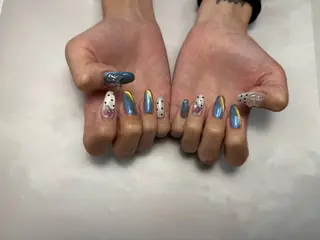 ネイル 𝘮𝘰𝘰𝘪. 𝘙𝘪𝘴𝘢𓋜のネイルデザイン