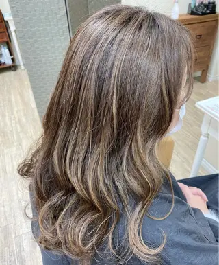 カラー SALOWIN栄 高須大貴のヘアスタイル