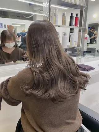 カラー ブリーチ縮毛矯正加藤 赤み無し透明感ヘアのヘアスタイル