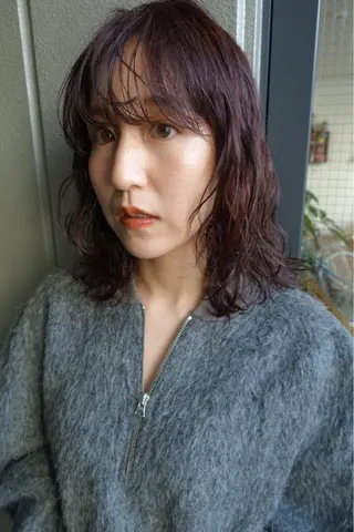 ミディアム カラー パーマ 💓パーマ，💗 レイヤーカットのヘアスタイル