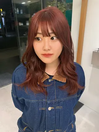 カラー なのは\透け感カラー \レイヤーカットのヘアスタイル