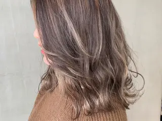 セミロング カラー ウルフレイヤーカット /チヒロのヘアスタイル