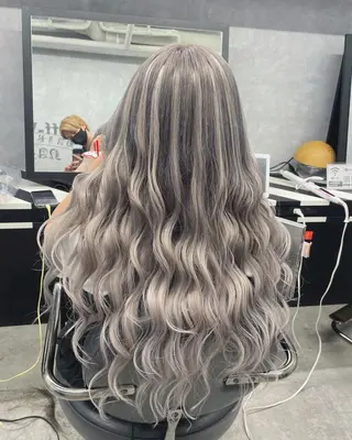 ロング ブリーチ&エクステ 🥀ケアカラー特化のヘアスタイル