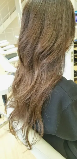 ロング 吉田 恒のヘアスタイル