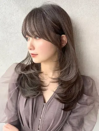 カラー セミロング Lond Roleのヘアスタイル