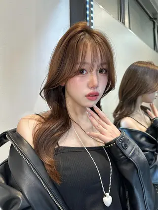 ミディアム レイヤーカット 透明感カラーのヘアスタイル