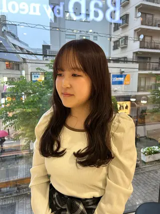 セミロング カラー 菅沼 紀世／顔周りレイヤーのヘアスタイル