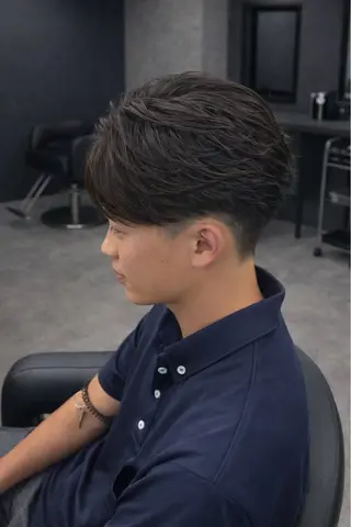 ミディアム パーマ ヘアアレンジ メンズ 🔥ニュアンス フェザー小林海斗🔥のヘアスタイル