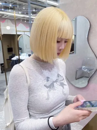 ミディアム karin ボブハイトーンのヘアスタイル