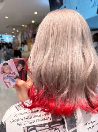 ロング カラー インナーカラー 推し ブリーチ 髪質改善のヘアスタイル