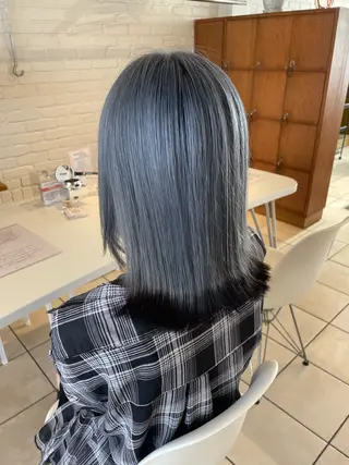 ミディアム 🌟デザインカラー 🌟コノミ🌟のヘアスタイル