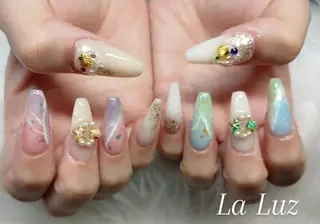 ネイル 小川 真里奈のネイルデザイン