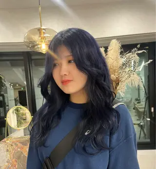 ロング 艶髪ハイトーン✨ 🩷AMI🩷のヘアスタイル