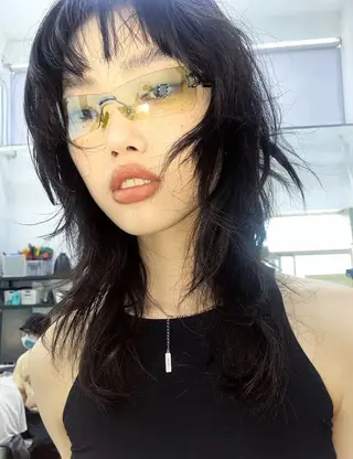 セミロング 楪 yuzuriha所属・Saaya/レイヤー /ブリーチ/ブロンドのヘアスタイル