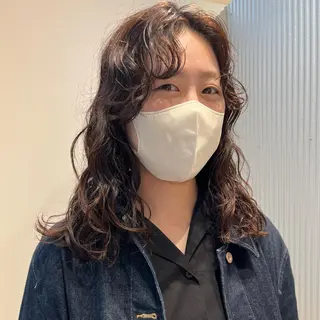 セミロング パーマ 🦭era shiori🦭のヘアスタイル