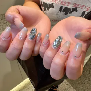 ネイル RIEKO🍒 ワンホン♡推しネイルのネイルデザイン