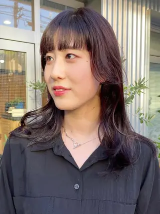 ミディアム カラー しの　ゆきの THE REMMYのヘアスタイル