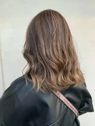 ミディアム カラー 安達 俊亮のヘアスタイル