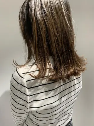 ロング SAKINO. ベージュカラーのヘアスタイル