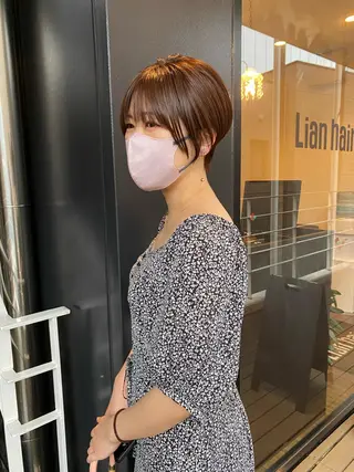 ショート 韓国🇰🇷レイヤー カットオリーブカラーのヘアスタイル