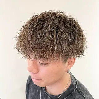 ショート パーマ メンズ 橋本 琉磨のヘアスタイル