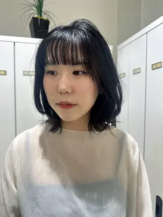 ミディアム レイヤー 艶々カラーのヘアスタイル