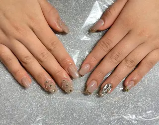 ネイル VIERU 🌈🎀💖のネイルデザイン