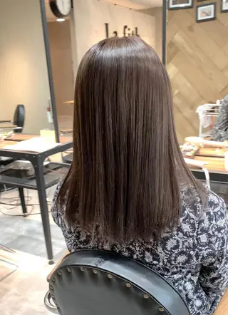 セミロング リサ tonieのヘアスタイル